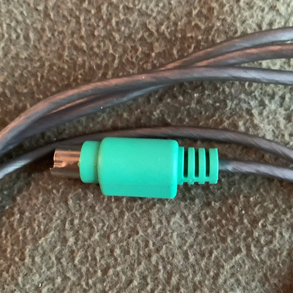 HP computer mouse with cord.